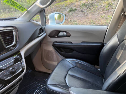 2017 Chrysler Pacifica Touring-L Plus