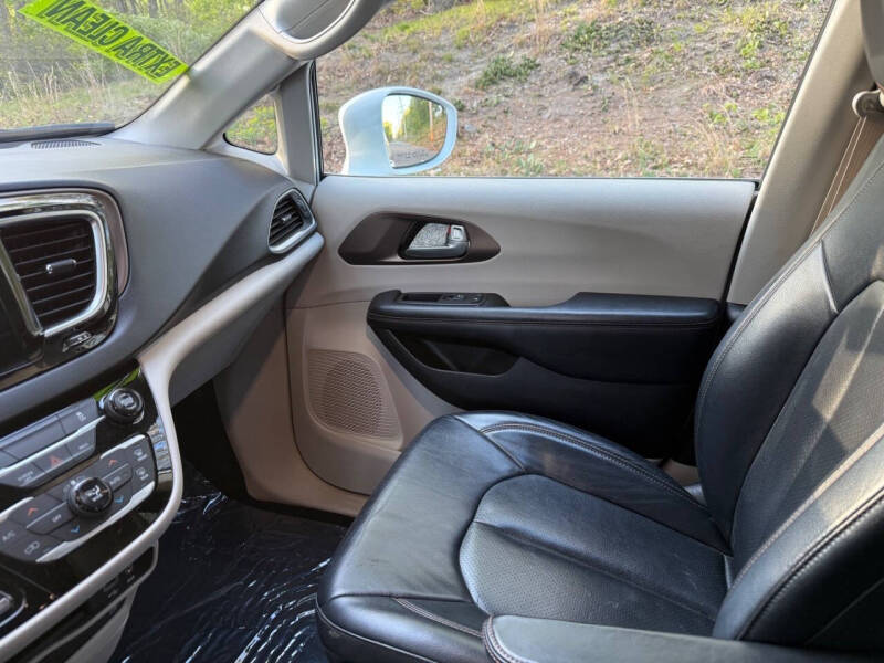 2017 Chrysler Pacifica Touring-L Plus