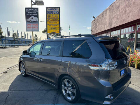 2014 Toyota Sienna SE 8-Passenger