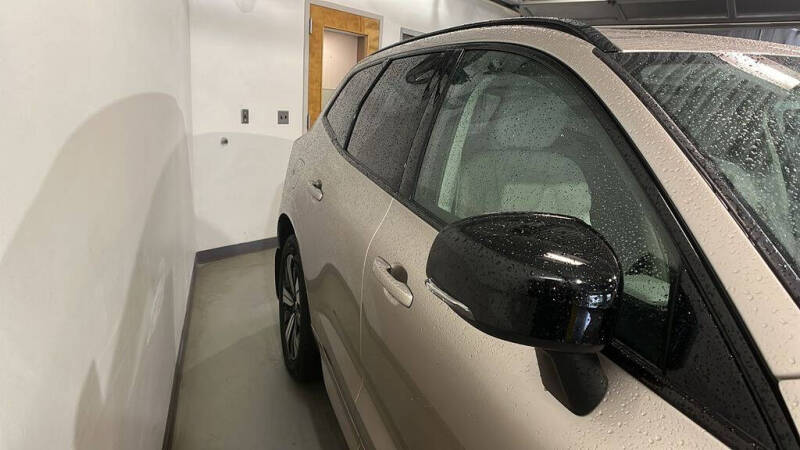 2025 Volvo XC60 T8 Plus Dark Theme