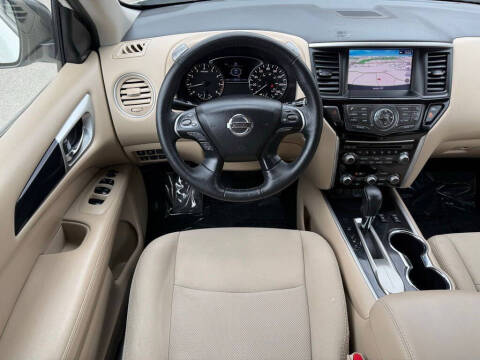 2018 Nissan Pathfinder SV