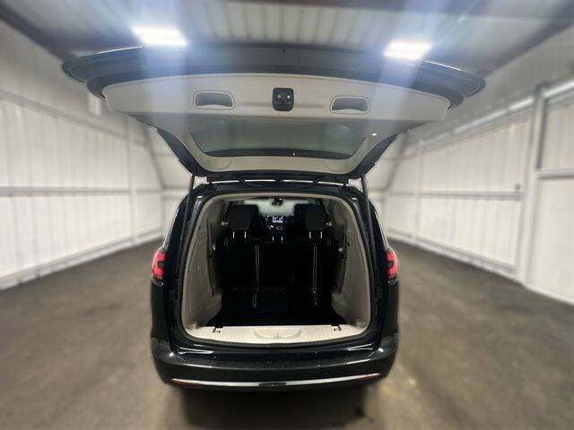 2024 Chrysler Pacifica Plug-In Hybrid Select