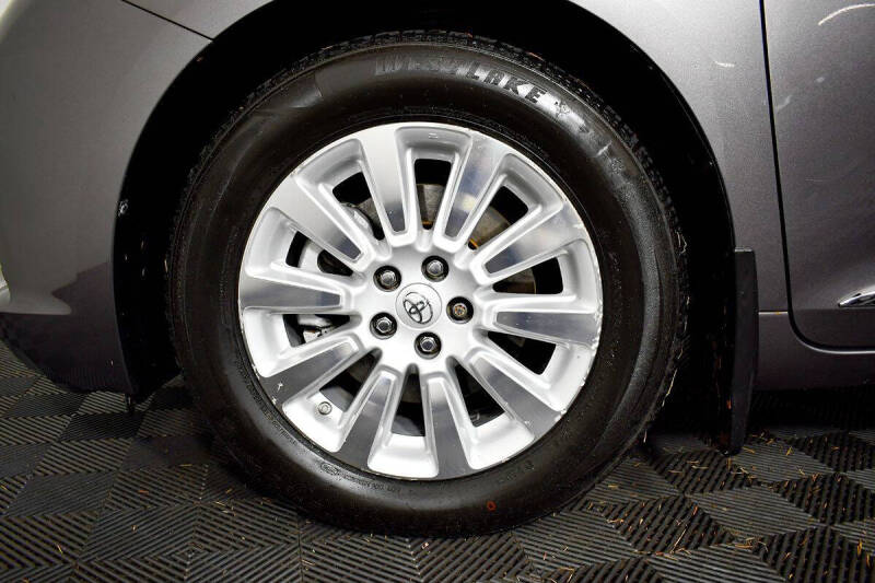 2014 Toyota Sienna XLE 7-Passenger