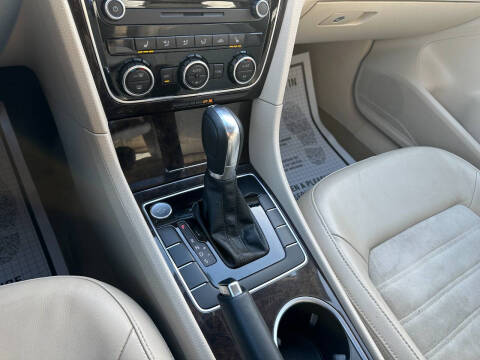 2015 Volkswagen Passat 1.8T SEL Premium