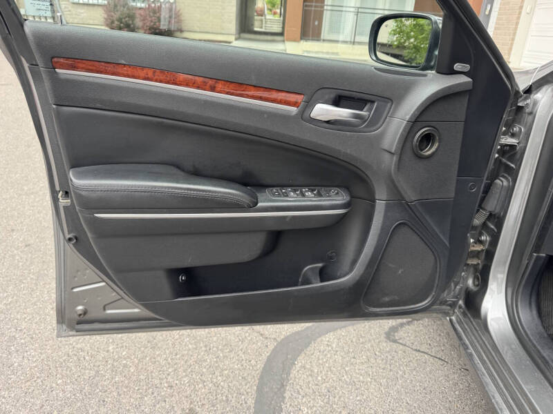 2012 Chrysler 300 Limited
