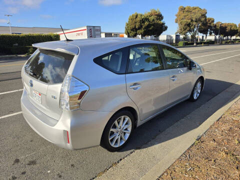 2012 Toyota Prius v Two