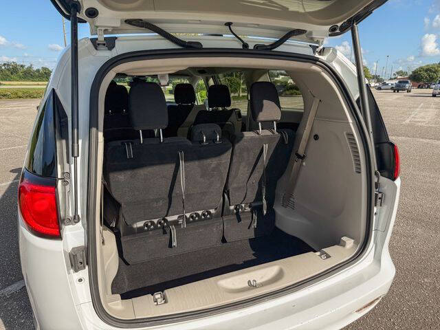2023 Chrysler Voyager LX