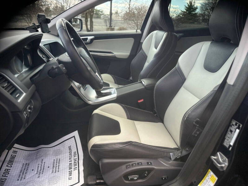 2017 Volvo XC60 T6 Dynamic