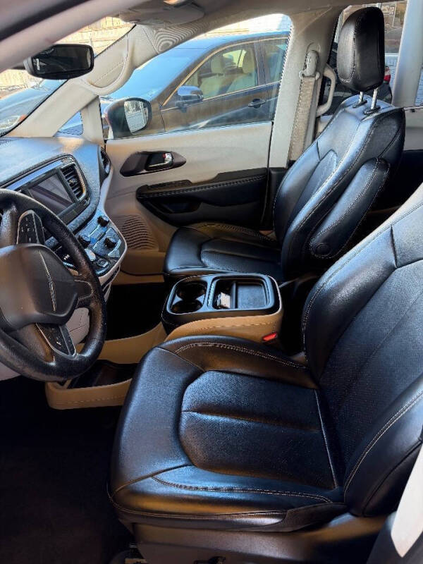 2020 Chrysler Voyager LXi