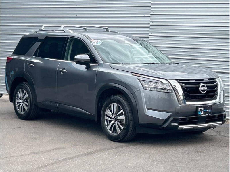 2024 Nissan Pathfinder SL