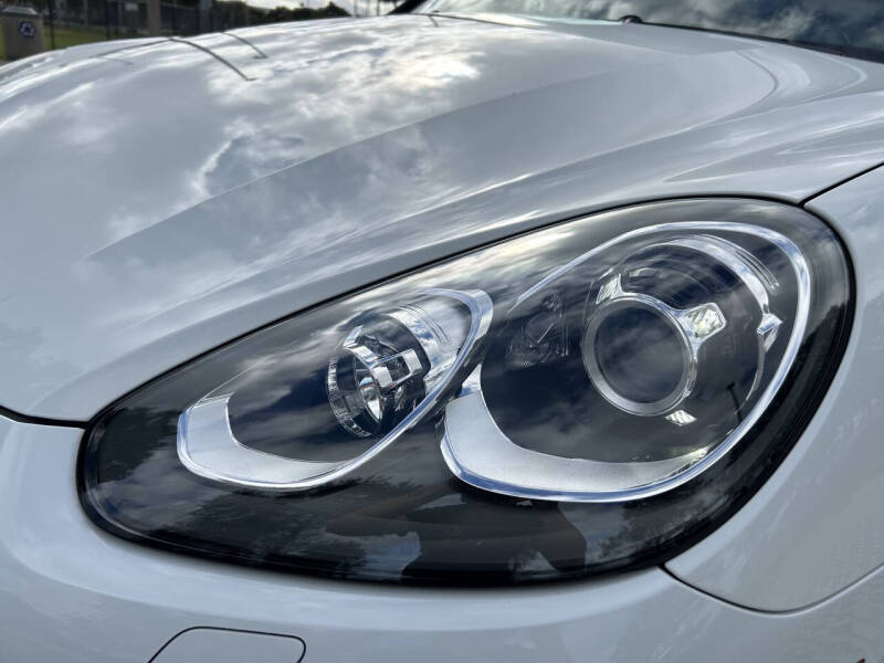 2017 Porsche Cayenne Platinum Edition