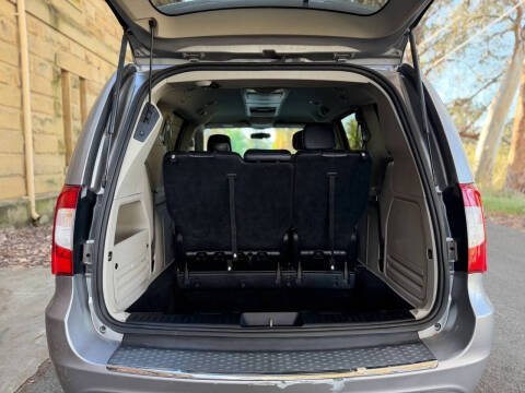 2015 Chrysler Town and Country Touring