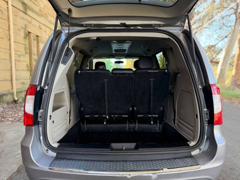 2015 Chrysler Town and Country Touring