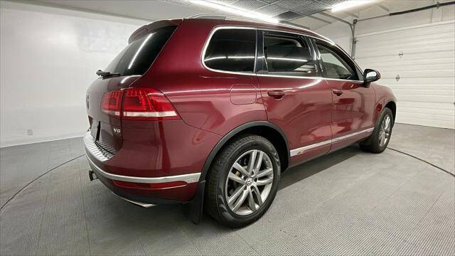 2016 Volkswagen Touareg VR6 Lux