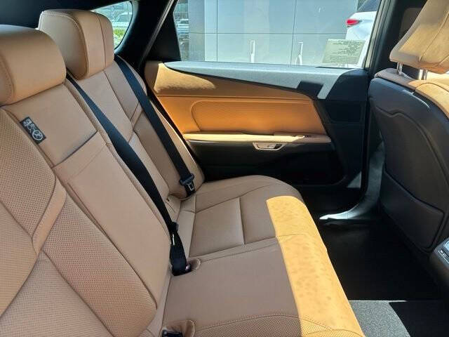 2026 Lexus ES 350e Premium