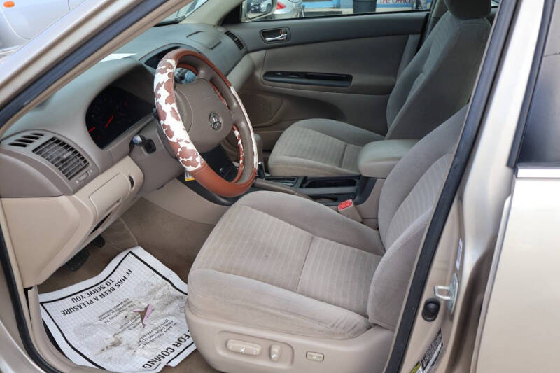 2005 Toyota Camry LE