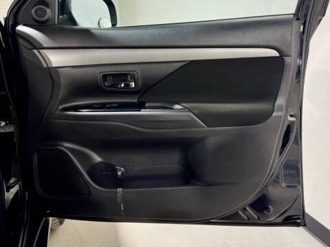 2016 Mitsubishi Outlander SE