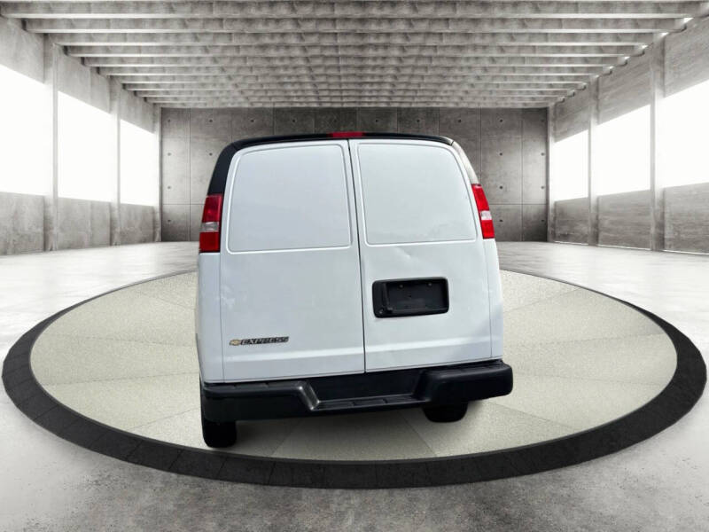 2025 Chevrolet Express 2500