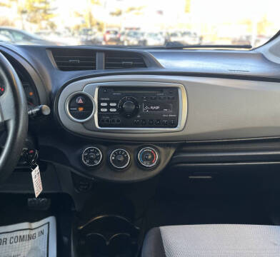 2012 Toyota Yaris 3-Door LE