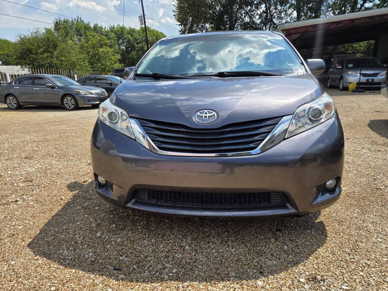 2011 Toyota Sienna XLE 8-Passenger