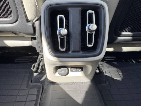 2024 Volvo XC40 B5 Plus Bright Theme