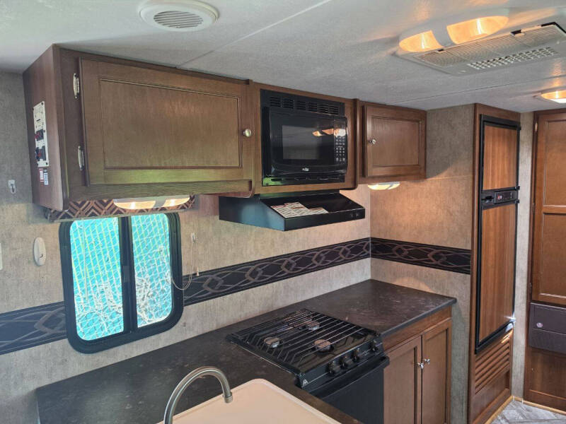 2015 KEYSTONE BULLET ULTRA-LITE 251RBS