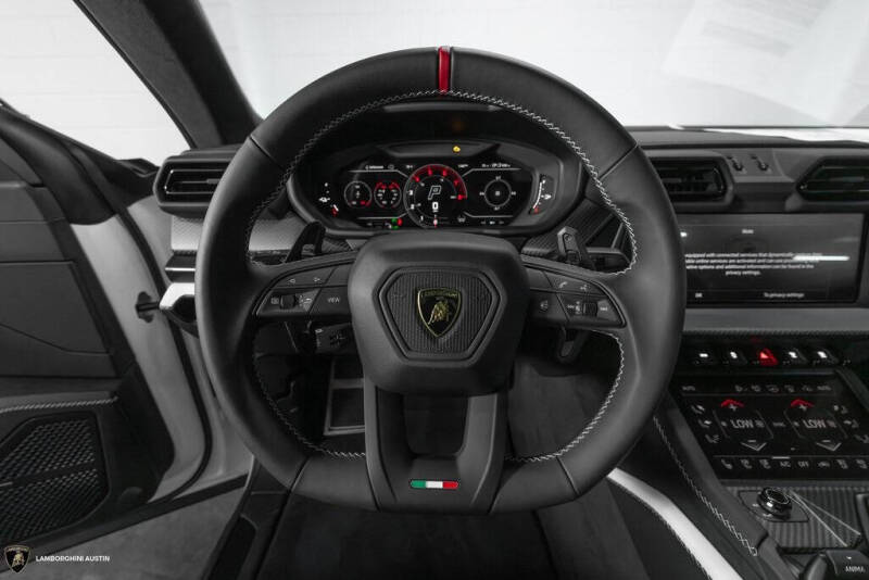 2025 Lamborghini Urus SE
