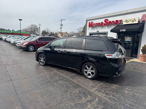2017 Toyota Sienna SE Premium 8-Passenger