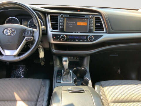 2017 Toyota Highlander LE Plus