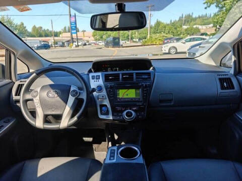 2013 Toyota Prius v Five