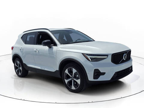 2026 Volvo XC40 B5 Plus