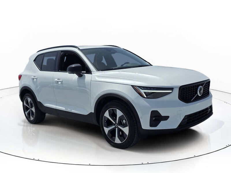 2026 Volvo XC40 B5 Plus