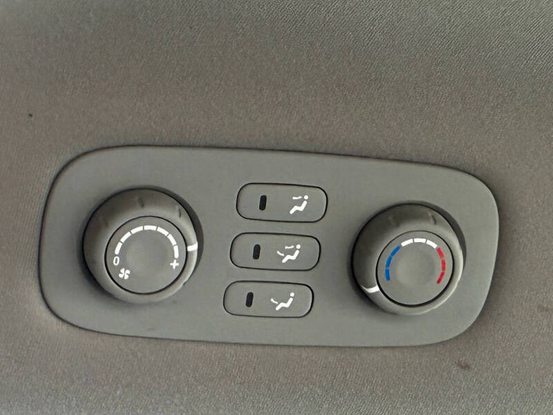 2007 Hyundai Entourage