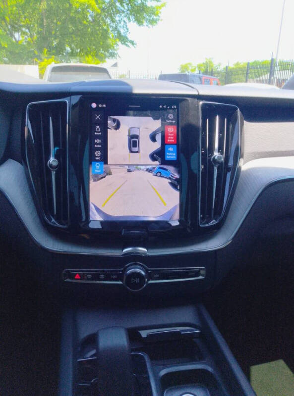 2025 Volvo XC60 B5 Plus Dark Theme