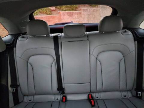 2015 Audi Q3 2.0T quattro Prestige