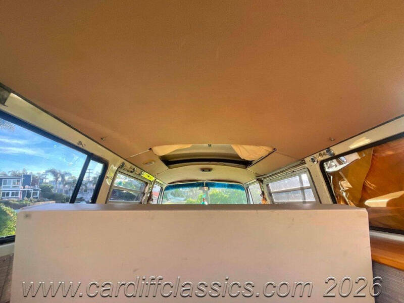 1971 Volkswagen Westfalia Pop Up