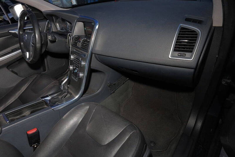 2016 Volvo XC60 T5 Drive-E Premier