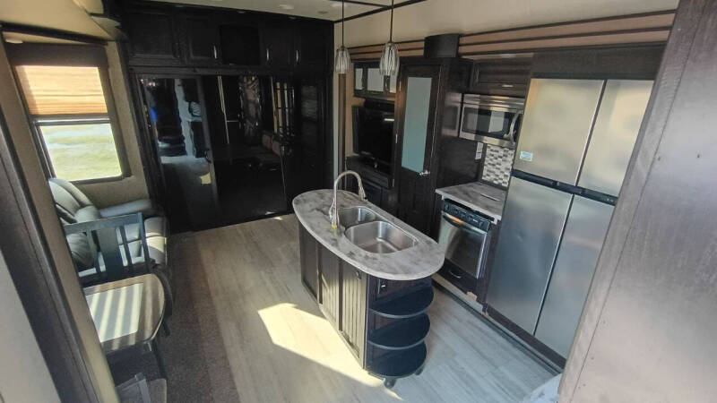 2015 Grand Design RV MOMENTUM 380TH