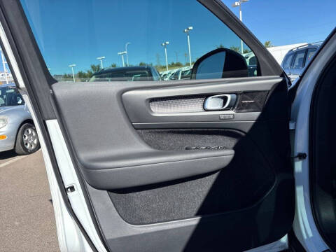 2019 Volvo XC40 T5 R-Design