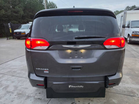 2021 Chrysler Voyager LX