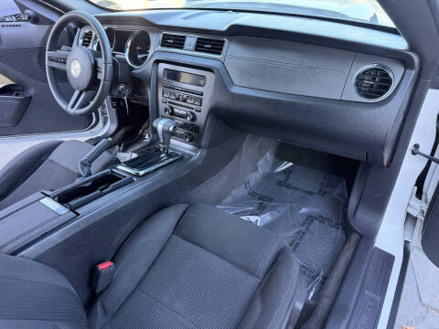 2012 Ford Mustang V6