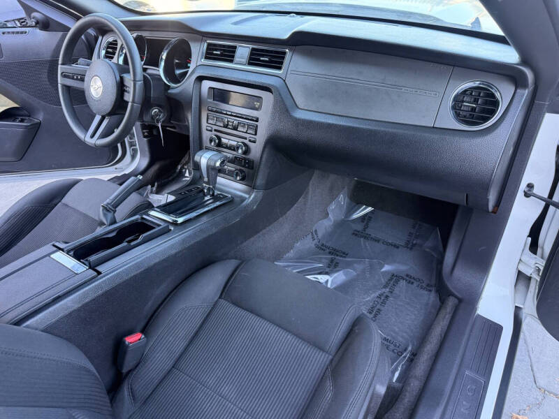 2012 Ford Mustang V6