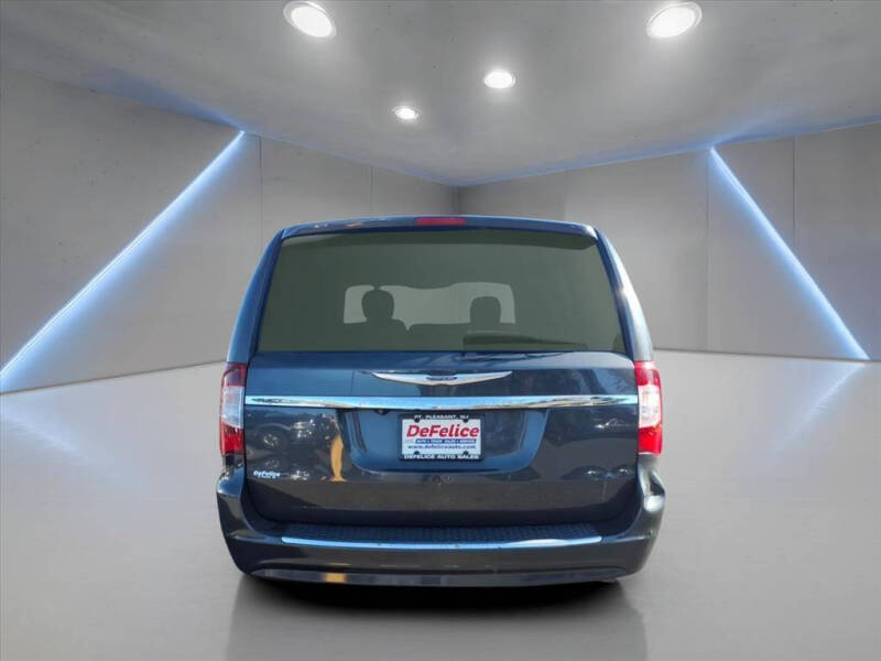 2011 Chrysler Town and Country Touring