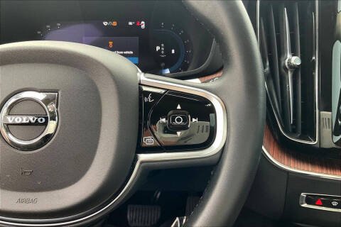 2023 Volvo XC60 B5 Plus Dark Theme