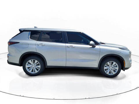 2026 Mitsubishi Outlander ES