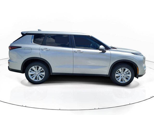 2026 Mitsubishi Outlander ES