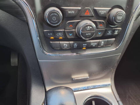 2020 Jeep Grand Cherokee Laredo