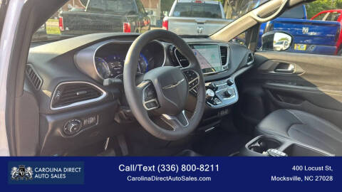 2025 Chrysler Pacifica Select
