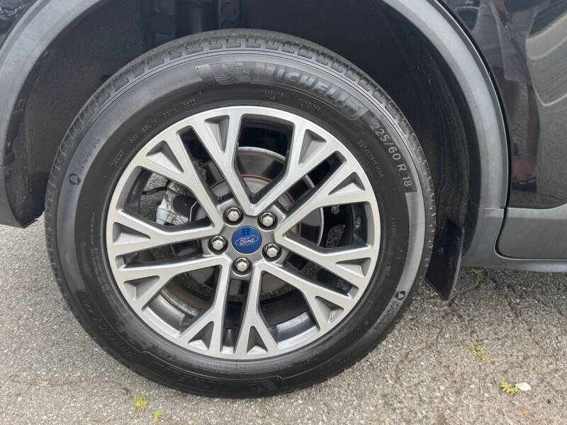 2020 Ford Escape SEL