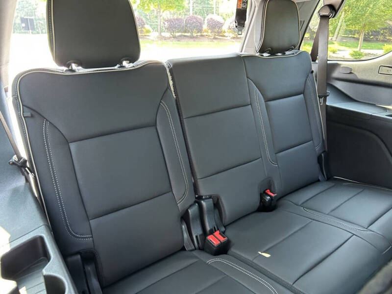 2025 GMC Yukon Elevation